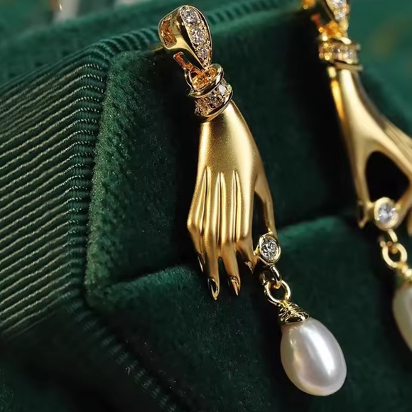 Brand NEW! Victorian Golden Hand Baroque Pearl Drop Earrings - Picture 6 of 8